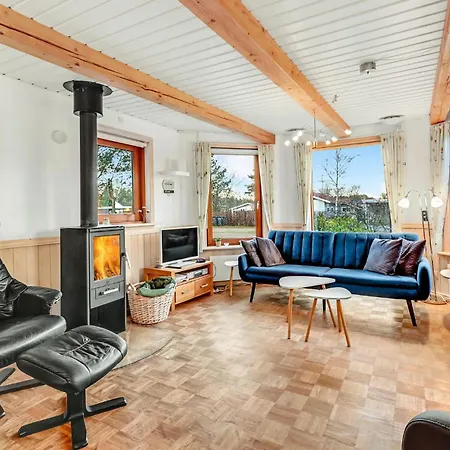 4 Bedroom Amazing In Fårvang