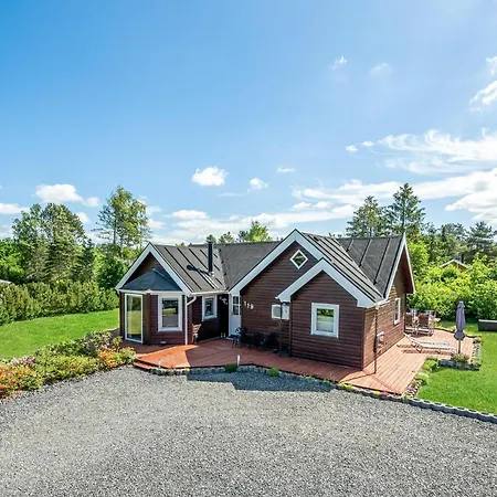 4 Bedroom Amazing In Semesterbostad