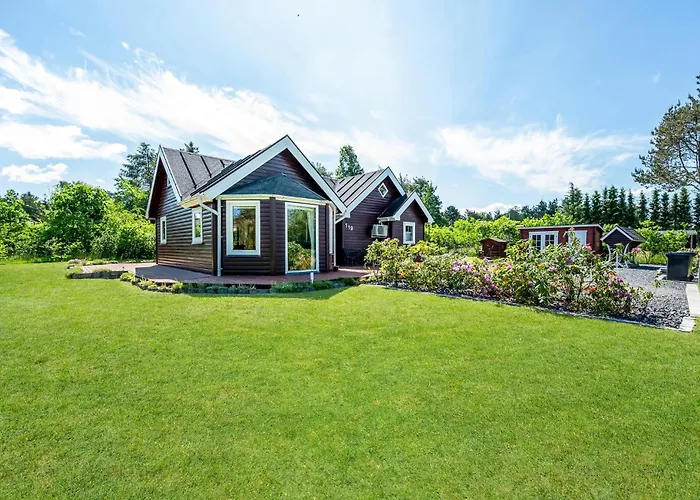 Дом отдыха 4 Bedroom Amazing In *